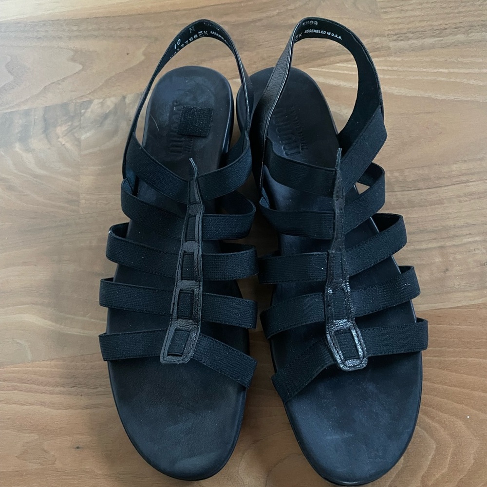 Munro sandals